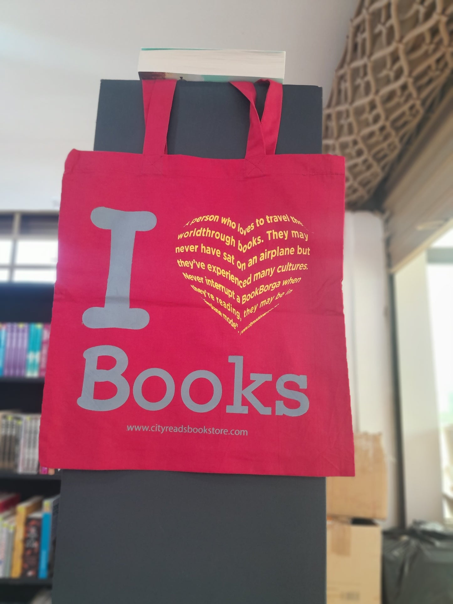 I love books tote bag