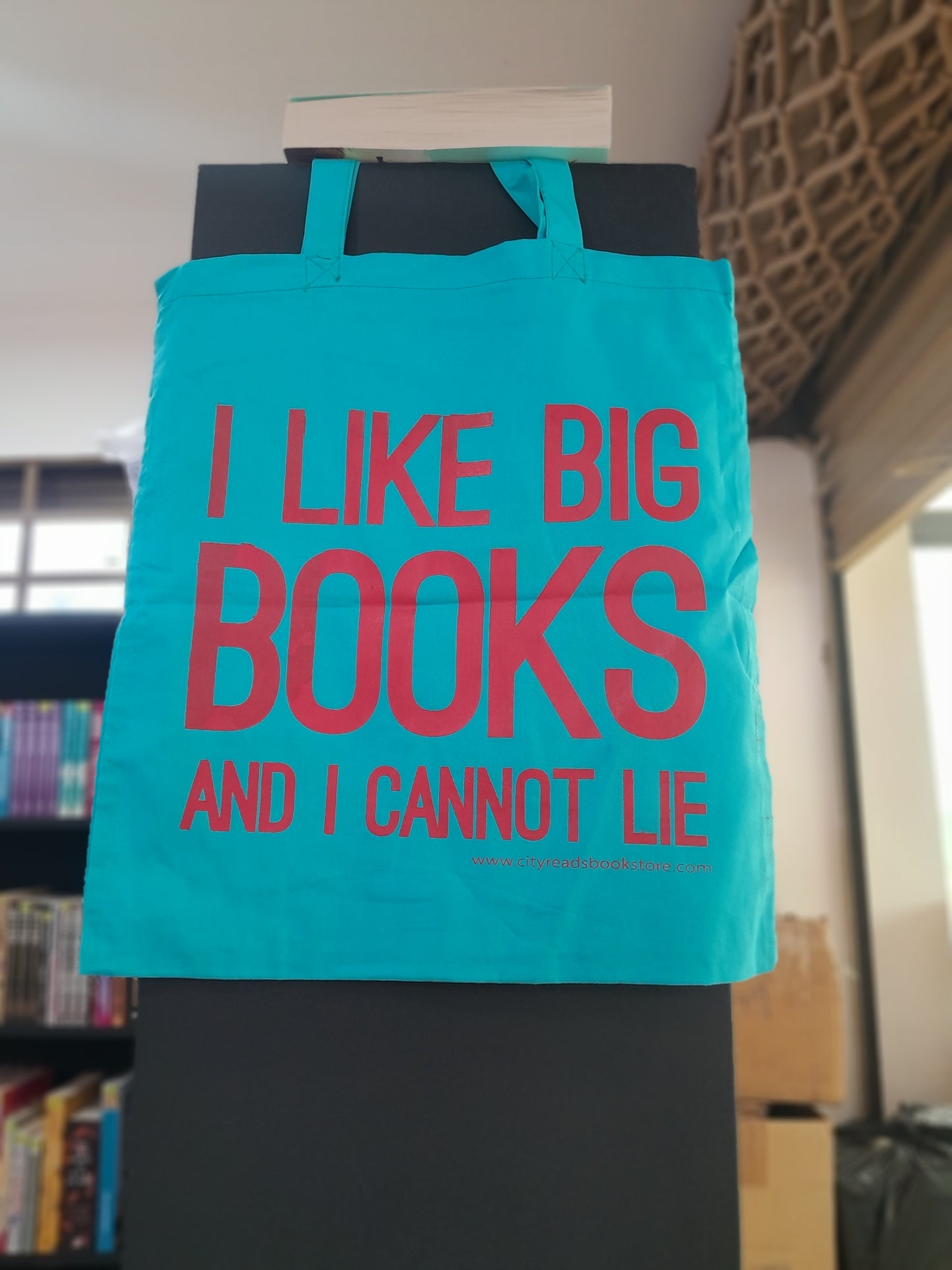 I like big books Tote bag